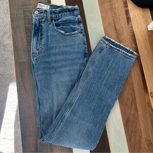 Abercrombie ultra high rise 90s slim straight jean curvy medium wash